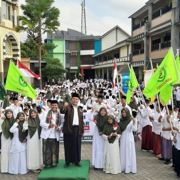 LPI Al Azhaar Gelar Kirab Hari Santri 2023
