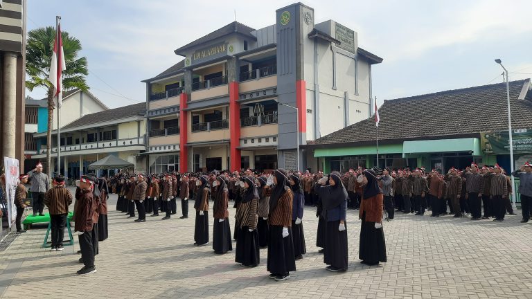 LPI AL AZHAAR Melaksanakan Upacara Peringatan Hari Pahlawan 10 November 2023