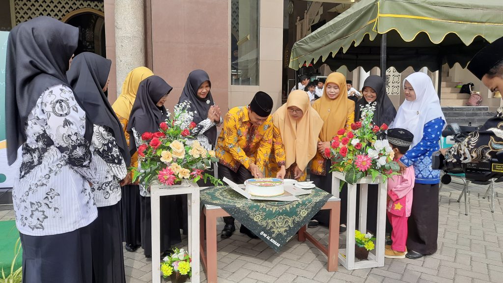 lpi-al-azhaar-masjid-baitul-khoir-bandung-hari-guru-nasional-2023